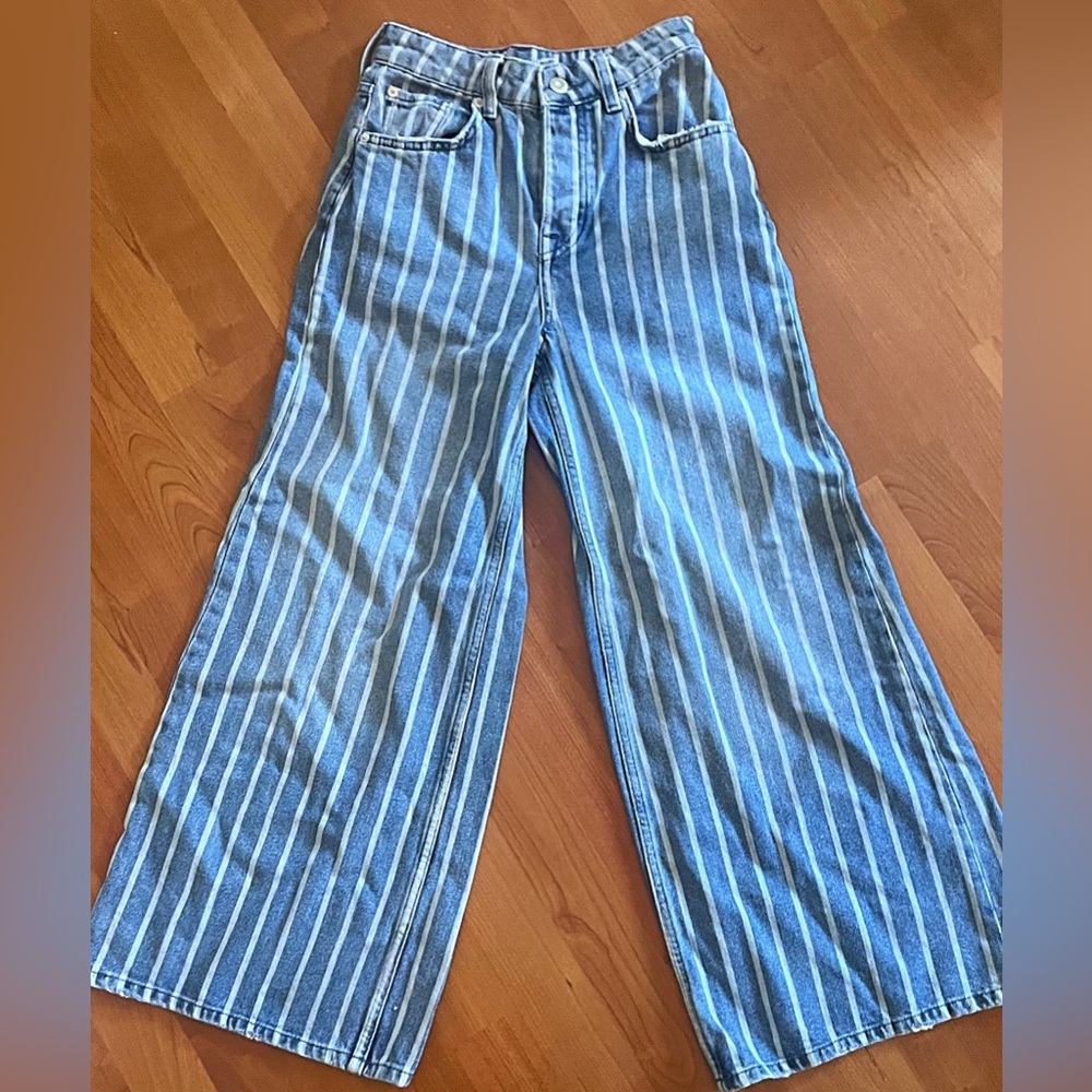Free people crop, belly-wide leg, high waisted, striped jean. Size XS-Size 1
